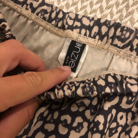 Onzie Print Joggers - Picture 2 of 4